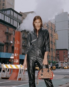 The-Kooples-Fall-Winter-2018-Campaign06.thumb.jpg.aace9f9497fe5b36df389eda52aac999.jpg