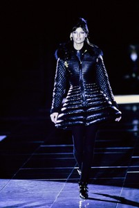 VERSACE-FALL-1992-RTW-01-LINDA-EVANGELISTA.thumb.jpg.8de695d45ff7adda0c7e73419e7336bd.jpg