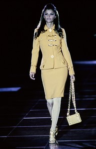 VERSACE-FALL-1992-RTW-22-HELENA-CHRISTENSEN.thumb.jpg.81951322366ed37c46c9dd87209a8b0b.jpg