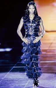 VERSACE-FALL-1992-RTW-33-NAOMI-CAMPBELL.thumb.jpg.589aa126a57be6976d9a49297372f818.jpg