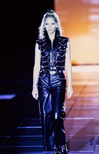 VERSACE-FALL-1992-RTW-37-CHRISTY-TURLINGTON.thumb.jpg.71afa4cdfb14b4c43a7a00761ed91e8a.jpg