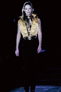 VERSACE-FALL-1992-RTW-58.thumb.jpg.a2c6e8e79a595cf9a2f1dbed9bb064a4.jpg