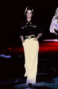 VERSACE-FALL-1992-RTW-64-MARPESSA-HENNINK.thumb.jpg.6a46f314bc32d89e345632a5a90f35da.jpg