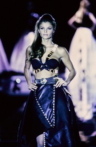 VERSACE-FALL-1992-RTW-82-HELENA-CHRISTENSEN.thumb.jpg.8587a150155cc2e84feb5ea2a0af84b2.jpg