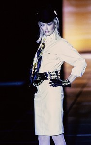 VERSACE-FALL-1992-RTW-DETAIL-21-KAREN-MULDER.thumb.jpg.3513d476c9defdd62d4081b80cf99479.jpg