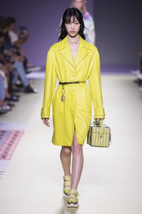 Versace-RS19-0526.thumb.jpg.3c44de6e41bfd6fdaa3c6f7608e7fad2.jpg