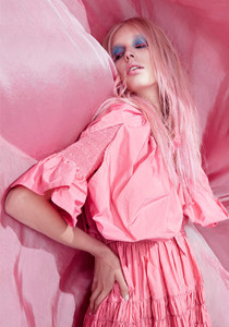 VogueJapan_Oct2018_2.thumb.jpg.c0eefcf5d85eaa581a9667e94d462717.jpg