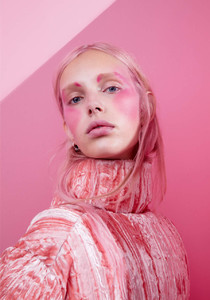 VogueJapan_Oct2018_5.thumb.jpg.a45aa5750df7203bdbd47a638b751237.jpg