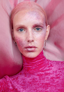 VogueJapan_Oct2018_6.thumb.jpg.1c1ca82e397ca60618e28ac3c9600232.jpg