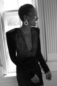 Will-Vendramini-Intermix-Fall-2018-Campaign-10.thumb.jpg.60df17d986300ef5b4b6effb6da17676.jpg