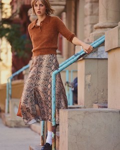 Zara-1970s-Fashion-Fall-2018-Style-Guide08.thumb.jpg.345b5f2cb91a8395ef4fb51d8d10bf2b.jpg