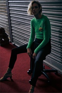 Zara-Fall-Winter-2018-Sweater-Lookbook05.thumb.jpg.edf080c910b07e6111acd7fe38723d99.jpg