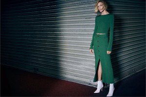 Zara-Fall-Winter-2018-Sweater-Lookbook08.thumb.jpg.58917e6b2623e3597252746a4406e0ee.jpg