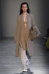 agnona-spring-2019-milan-fashion-week-collection007(1).thumb.jpg.0c88441e186c0816588ed533db006316.jpg