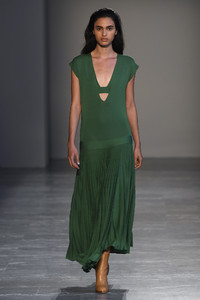 agnona-spring-2019-milan-fashion-week-collection024(1).thumb.jpg.12d115847d1d83753d147fe12396c104.jpg