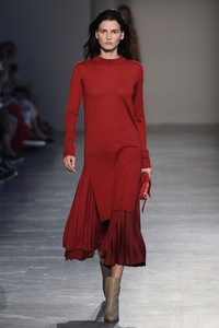agnona-spring-2019-milan-fashion-week-collection028(1).thumb.jpg.97f41580c26a9d3d8964e1c92d354ca9.jpg
