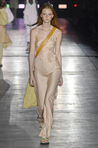 alberta-ferretti-69(1).thumb.jpg.6c2296de3a4c93ea92e62277c4c48e16.jpg