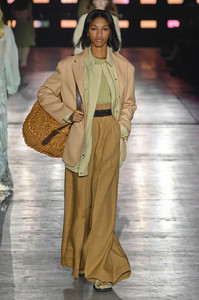 alberta-ferretti-90(1).thumb.jpg.d9f078e0f532a79b1cfa2e8b3a2c5a54.jpg