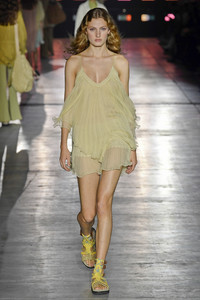 alberta-ferretti-93(1).thumb.jpg.75e1477c542daa064dafe6ce7a1a1432.jpg