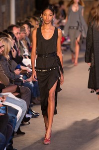 altuzarra-rs18-0355.thumb.jpg.c581f017f0371f3f96eb53fc90a8a0c1.jpg