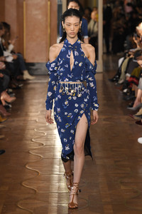altuzarra-rtw-spring-2019-paris-fashion-week-pfw-007(1).thumb.jpg.7ba29760ff4eb9abd0e27826ebe91dea.jpg