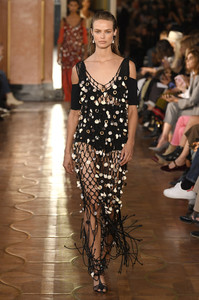 altuzarra-rtw-spring-2019-paris-fashion-week-pfw-029(1).thumb.jpg.ce735d040b0d4d4b73673b8dd679a0dd.jpg
