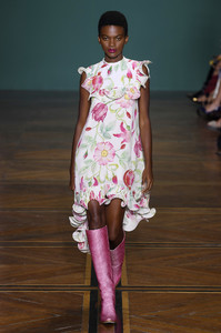 andrew-gn-rtw-spring-2019-paris-fashion-week-pfw-029(1).thumb.jpg.664f0e4470c2bef71e4e126e3ce63819.jpg