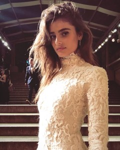 angelictaylorhill_40257407_256323088548283_1605477603296910776_n.jpg