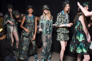 anna-sui-bks-g-rs19-8177.jpg
