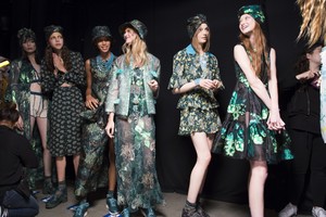 anna-sui-bks-g-rs19-8179.jpg