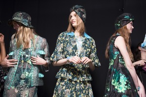 anna-sui-bks-g-rs19-8183.jpg