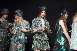 anna-sui-bks-g-rs19-8185.jpg