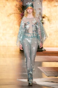 anna-sui-rs19-1838.thumb.jpg.8fd32f318a164b8c578d8cfd3ed4f986.jpg