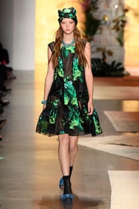 anna-sui-rtw-ss19-photos-11(1).thumb.jpg.5772614533a2b673c1dc851bf648aa40.jpg
