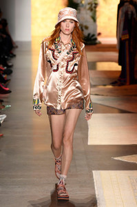 anna-sui-rtw-ss19-photos-36(1).thumb.jpg.102a847c1f193e9d915038635894d78e.jpg