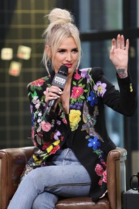 ashlee-simpson-at-aol-build-speaker-series-in-new-york-09-05-2018-3.jpg