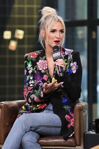 ashlee-simpson-at-aol-build-speaker-series-in-new-york-09-05-2018-5.jpg