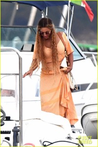beyonce-continues-birthday-celebrations-with-jay-z-04.jpg