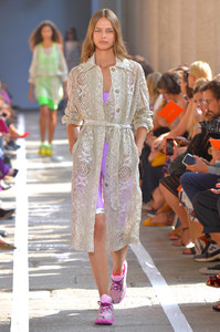 blumarine-rtw-spring-2019-milan-fashion-week-ffw-015(1).thumb.jpg.6e5d0f55de68c8af45e8cde1a2705753.jpg