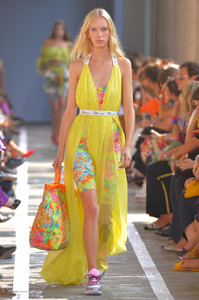 blumarine-rtw-spring-2019-milan-fashion-week-ffw-028(1).thumb.jpg.8a0f9666bc1c0bfde78a5d2ca0a5d2bb.jpg