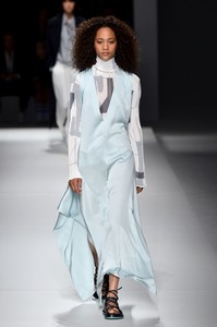 boss-rtw-s19-33(1).thumb.jpg.98b75f9d2d0681082fab727fdf497f82.jpg