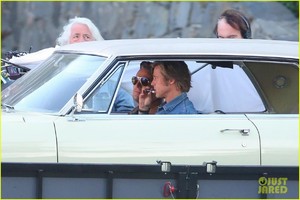 brad-pitt-looks-buff-on-set-leonardo-dicaprio-05.jpg