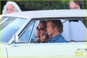 brad-pitt-looks-buff-on-set-leonardo-dicaprio-06.jpg