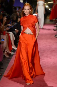 brandon-maxwell-rs19-5146.thumb.jpg.d679540448cd92a5868e1f4c54b57698.jpg