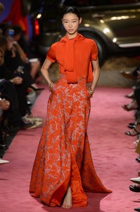 brandon-maxwell-rs19-5192.thumb.jpg.7f887871c1743da6ce9006099d0c70af.jpg