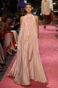 brandon-maxwell-rs19-5252.thumb.jpg.b6787e15563f30213cd081f7d40056f1.jpg