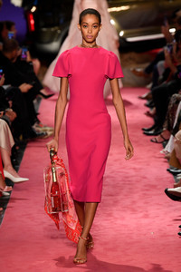 brandon-maxwell-rtw-spring-2019-0321(1).thumb.jpg.8c074c0717177d099ede23edd459ea80.jpg