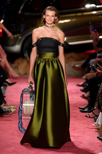 brandon-maxwell-rtw-spring-2019-0351(1).thumb.jpg.831001df2fb96c9a9dd98166c5196d3d.jpg