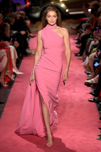 brandon-maxwell-rtw-spring-2019-0361(1).thumb.jpg.1c32339b4a881a47a1a51553c3339c6d.jpg