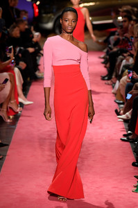 brandon-maxwell-rtw-spring-2019-0391(1).thumb.jpg.a66ef633603c5722eb84631e348e255c.jpg